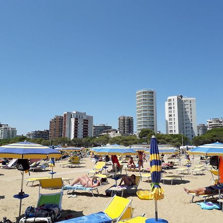 Lucerna Apartments At Sabbiadoro Beach Lignano Sabbiadoro Eksteriør bilde