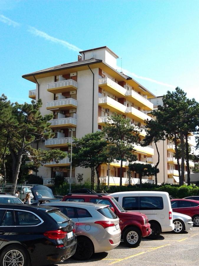 Lucerna Apartments At Sabbiadoro Beach Lignano Sabbiadoro Eksteriør bilde