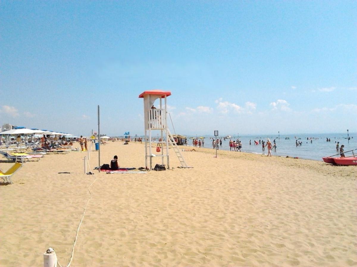 Lucerna Apartments At Sabbiadoro Beach Lignano Sabbiadoro Eksteriør bilde
