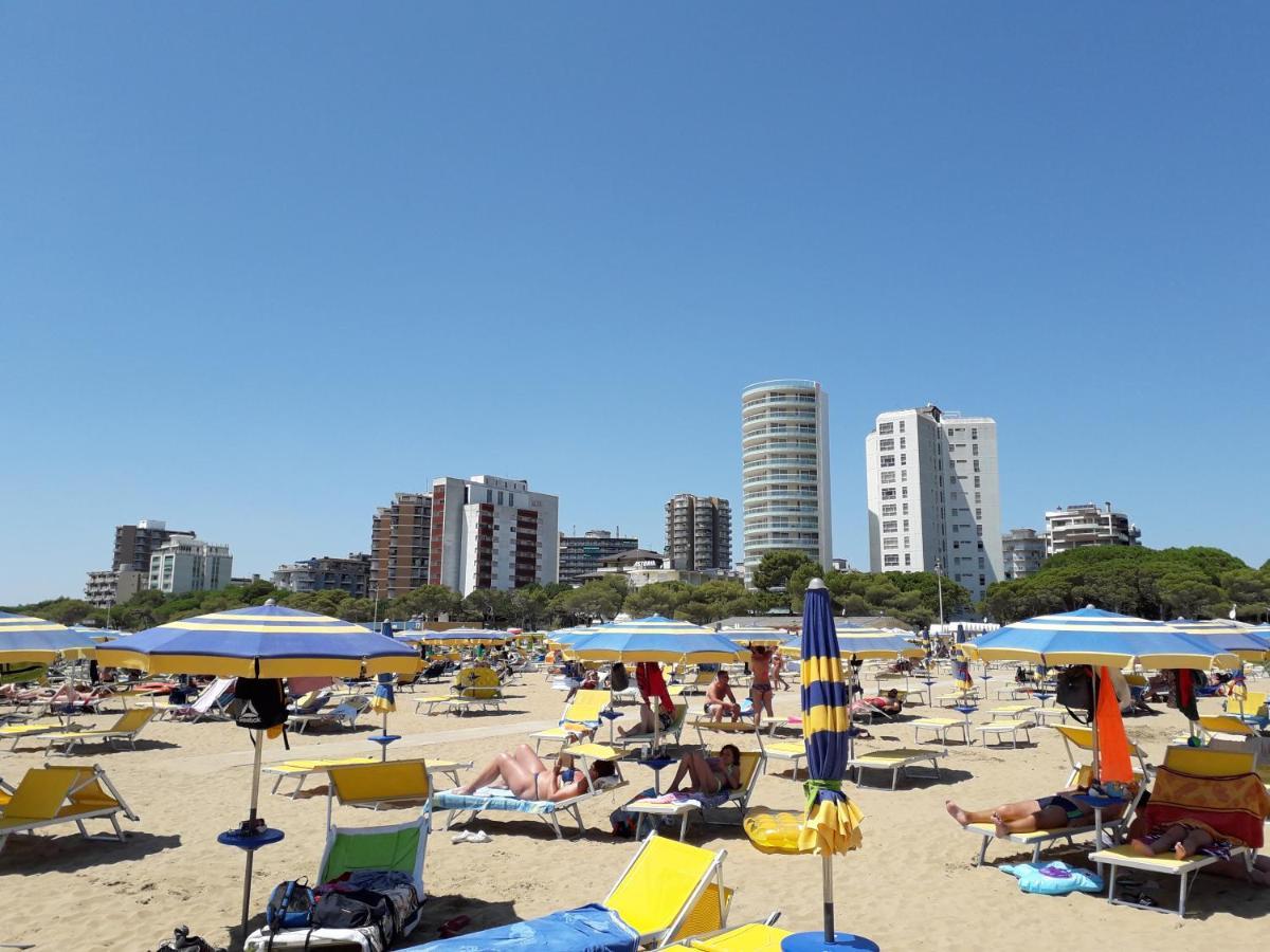 Lucerna Apartments At Sabbiadoro Beach Lignano Sabbiadoro Eksteriør bilde
