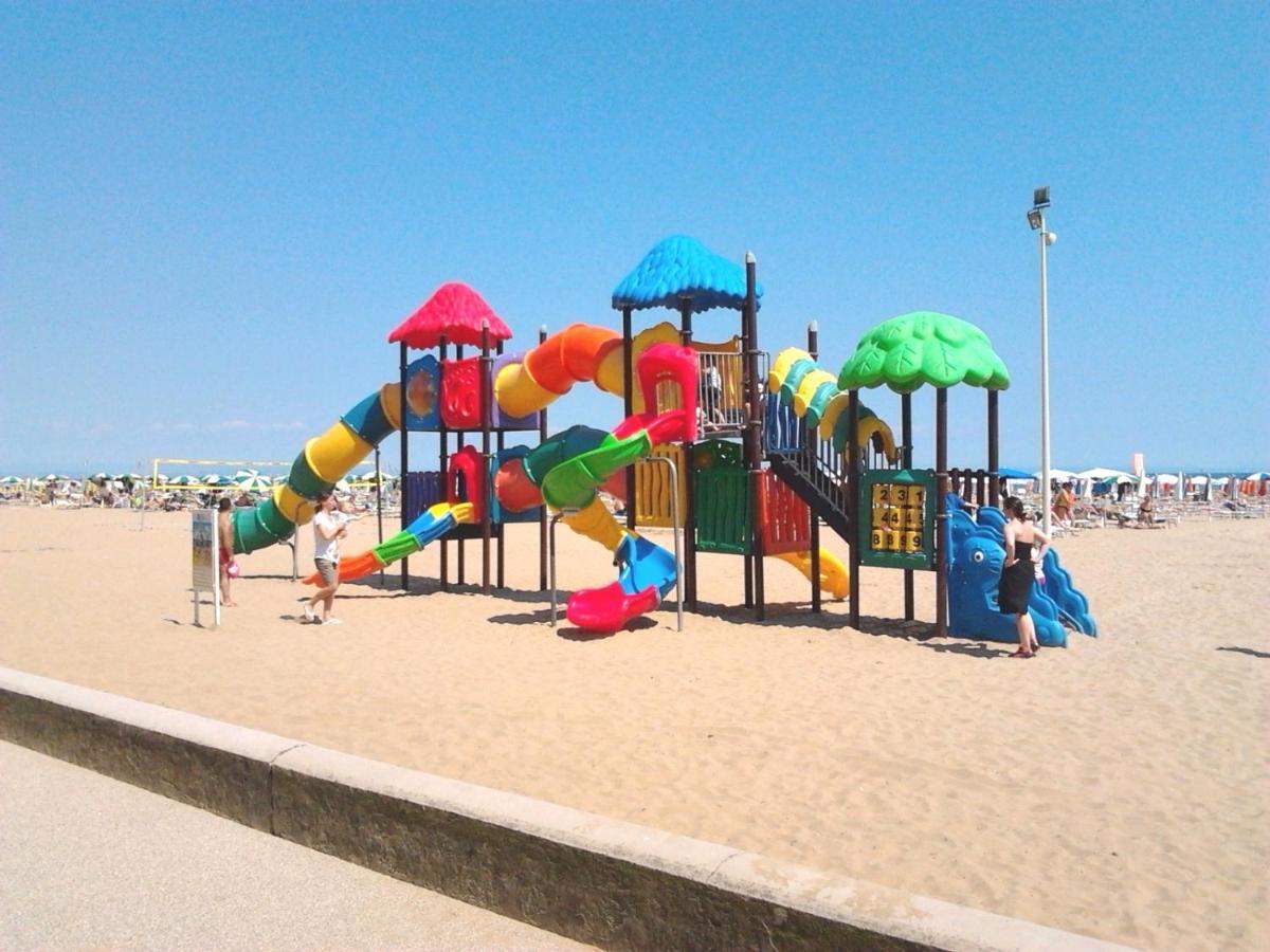 Lucerna Apartments At Sabbiadoro Beach Lignano Sabbiadoro Eksteriør bilde